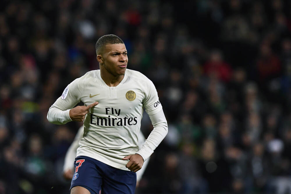 易维哲：黄金终于刷新高点了，空单可能得再等等。